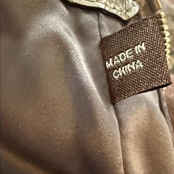 Coach Metallic Silver and Cream Shoulder Bag - Picture 4 of 14